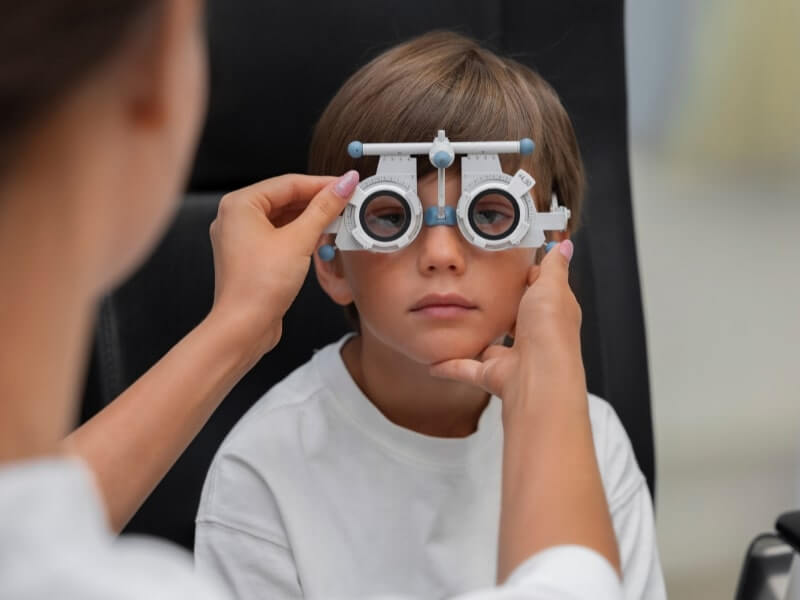 primár Peter Böhm operuje oko