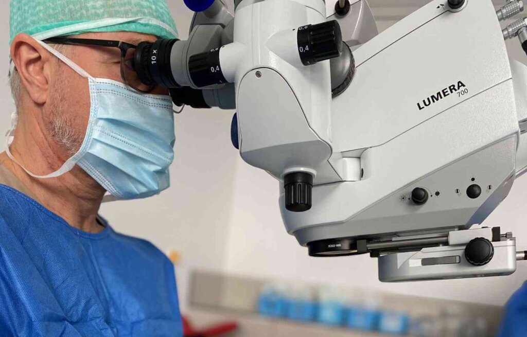 primár Peter Böhm operuje oko